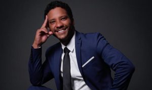 Tenor Jean William faz concerto no Museu do Café
