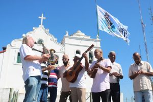 Em comemoração aos 110 anos do Santos FC, Monte Serrat hasteia bandeira do clube