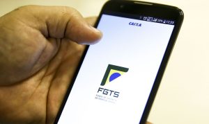 Saiba como pedir saque de até R$ 1 mil no FGTS