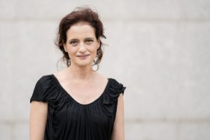 Atriz Denise Fraga será homenageada pelo Festival de Cenas Teatrais de Santos