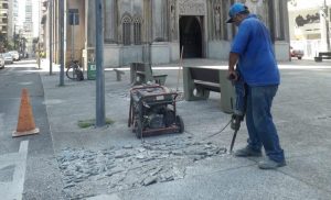 Praça e fonte da Igreja do Embaré entram em novas etapas de recuperação em Santos