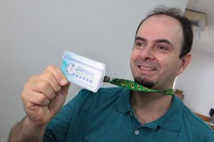 Mais de 600 pessoas com deficiência receberam carteirinhas de identificação em Santos