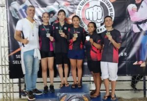 Atletas de Santos ganham medalhas em competição de taekwondo em Ilhabela
