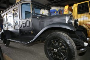 Após restauração, carro fúnebre de Santos Dumont estará em exposição em Guarujá