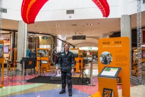 Exposição de fotos do piloto e documentarista Lu Marini é atração em Guarujá