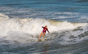 Circuito Surf Attack agita a praia do Píer em Mongaguá