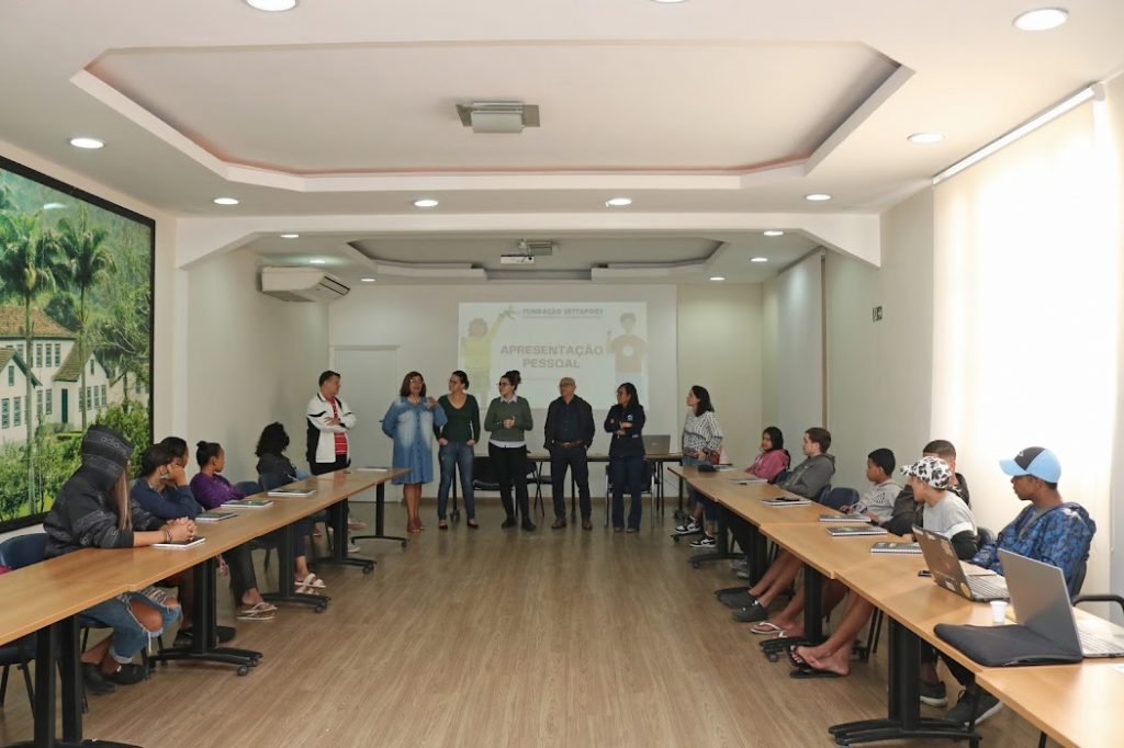 Jovens de Santos recebem capacitação para ingressar no mercado de trabalho