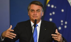 Bolsonaro aciona STF contra Alexandre de Moraes por abuso de autoridade