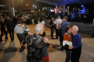 Chorinho no Aquário e Baile na Praia animam final de semana do Dia das Mães em Santos
