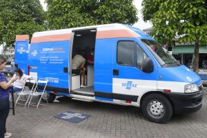 Unidade móvel do Sebrae auxilia empreendedores na elaboração da declaração anual de faturamento