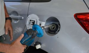 Governo de SP reduz ICMS da gasolina para 18%