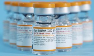 Três doses da Pfizer contra covid-19 têm boa resposta em menores de 5 anos, dizem farmacêuticas