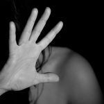 Mortes violentas caem 8,2% no Brasil em 2025; feminicídios aumentam 4%