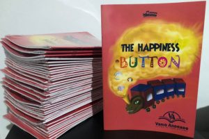 Livro infantil de professora de São Vicente ganha versão em inglês