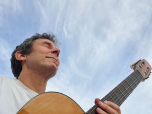 Rogério Baraquet lança novo álbum no Teatro Guarany