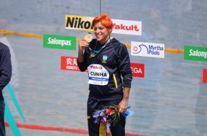 Ana Marcela é bicampeã mundial dos 5km de maratona aquática