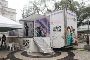 Carreta da mamografia em Santos realiza exames até sábado