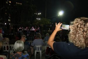 Fim de semana tem músicas de Chico Buarque e baile na orla de Santos