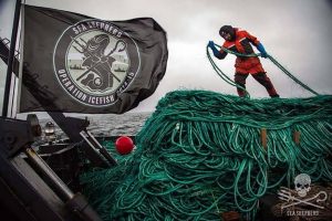 Documentário inédito sobre caça a navio clandestino será exibido em Santos nesta quinta