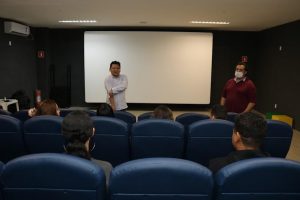 Curso de reforço para o Enem inicia aulas em morro de Santos