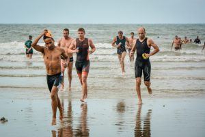 Super League Triathlon Noturno 2022 acontece em Bertioga neste sábado