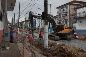 Obras do VLT alteram trânsito em Santos