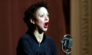Cineclube Broadway Voices exibe filme sobre Édith Piaf em sessão gratuita em Santos