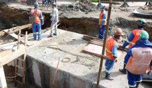 Obras do VLT em Santos interditam novos trechos de vias no Macuco