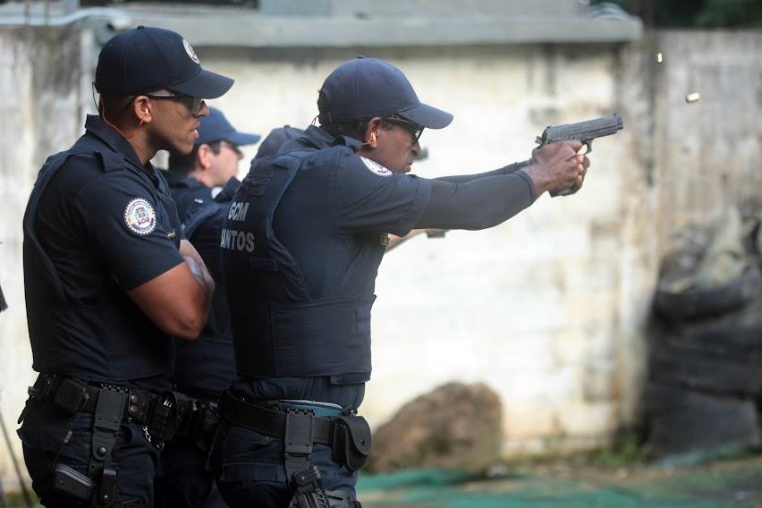 Curso de armamento aprova mais 30 guardas municipais de Santos
