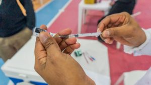 Bertioga realiza Corujão da Vacinação contra a gripe e Covid-19