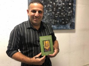Escritor santista participa da Bienal do Livro em São Paulo