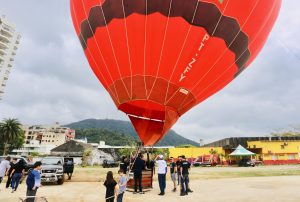 Guarujá recebe festival internacional de balões