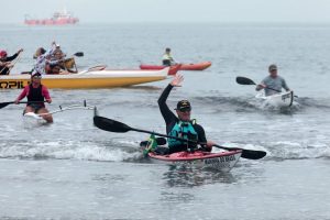 Canoísta em rota pela costa brasileira faz parada em Santos