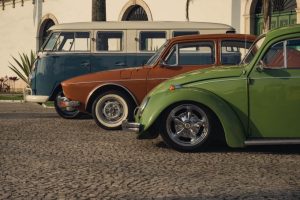 Carros icônicos antigos estão em exposição no Shopping Praiamar em Santos