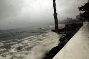 Santos tem previsão de ventos fortes, ondas de até 3 metros e maré alta