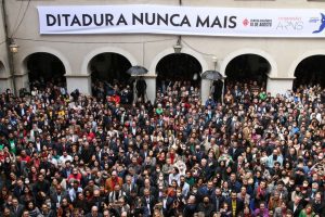 Ato pela democracia reúne intelectuais, empresários e políticos em São Paulo