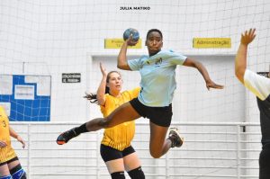 Handebol e vôlei feminino e futebol masculino de Santos seguem vencendo nos Regionais