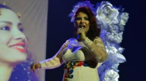 Simone Ancelmo celebra 50 anos com show especial em Santos