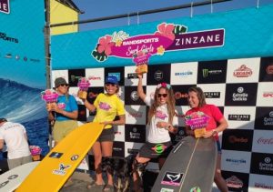 Surfistas de Santos fazem dobradinha em competição de longboard no RJ