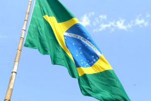 Bandeira do Brasil volta a ser hasteada no topo do Morro dos Barbosas em SV