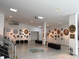 Teatro Procópio Ferreira abriga exposição “Sinfonia de Mandalas”