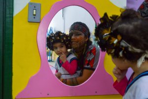 Crianças de Guarujá conhecem cultura dos povos indígenas