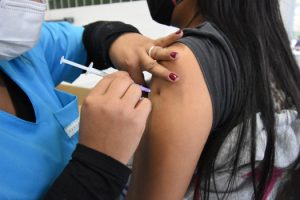 Praia Grande libera 4ª dose contra a covid-19 para público 25+