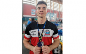 Carateca de Praia Grande conquista ouro em competição nacional