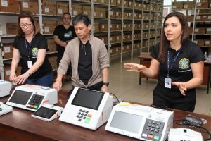 Representantes da Prefeitura de Santos acompanham auditoria das urnas eletrônicas