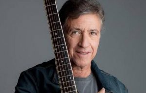 Marcos Sabino comemora 40 anos de carreira no Teatro Guarany