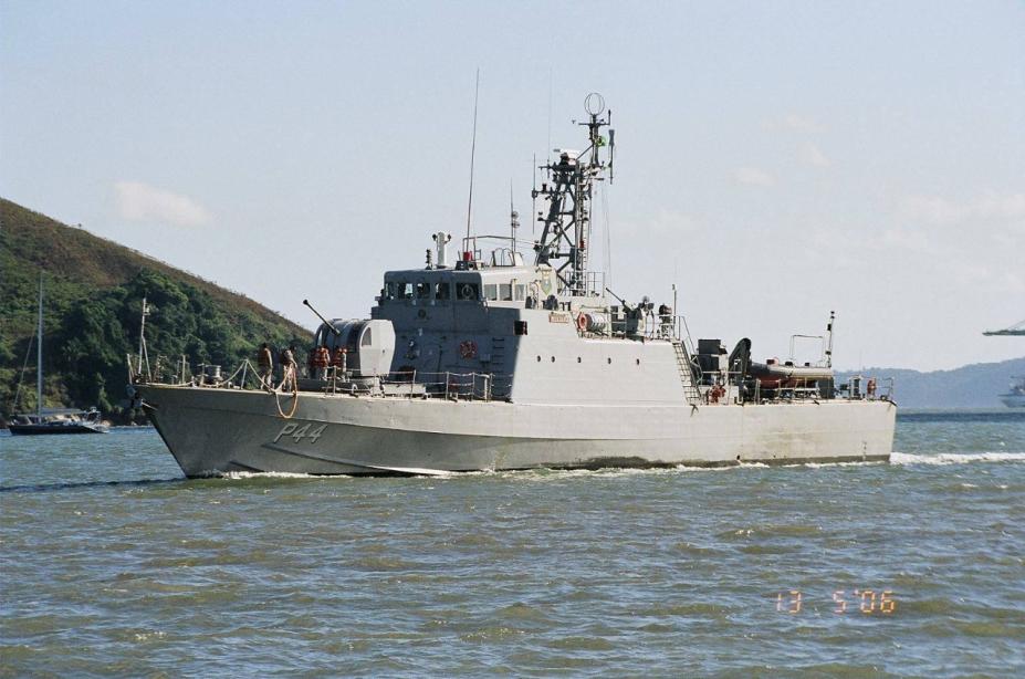 Desfile Naval é atração na orla de Santos