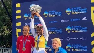 Paratleta de Santos vence maratona internacional na África do Sul