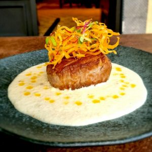 Mostra apresenta fotos sobre culinária brasileira em cafeteria de Santos