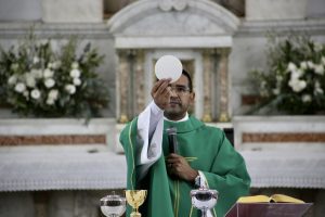 Igrejas de Guarujá realizam festa de Nossa Senhora de Aparecida